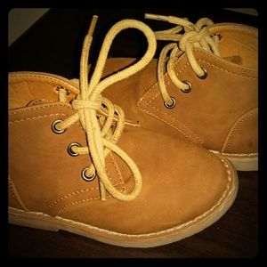 Kid boy size 8 casual/dress 👢